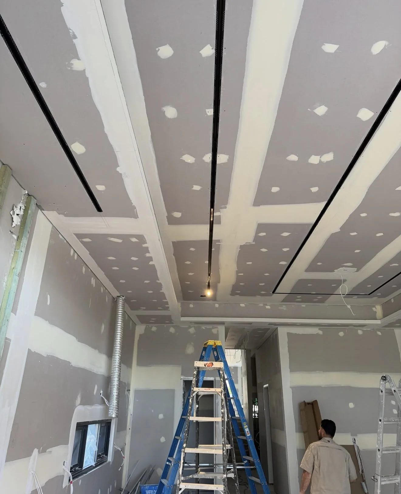 Ceiling lighting installation